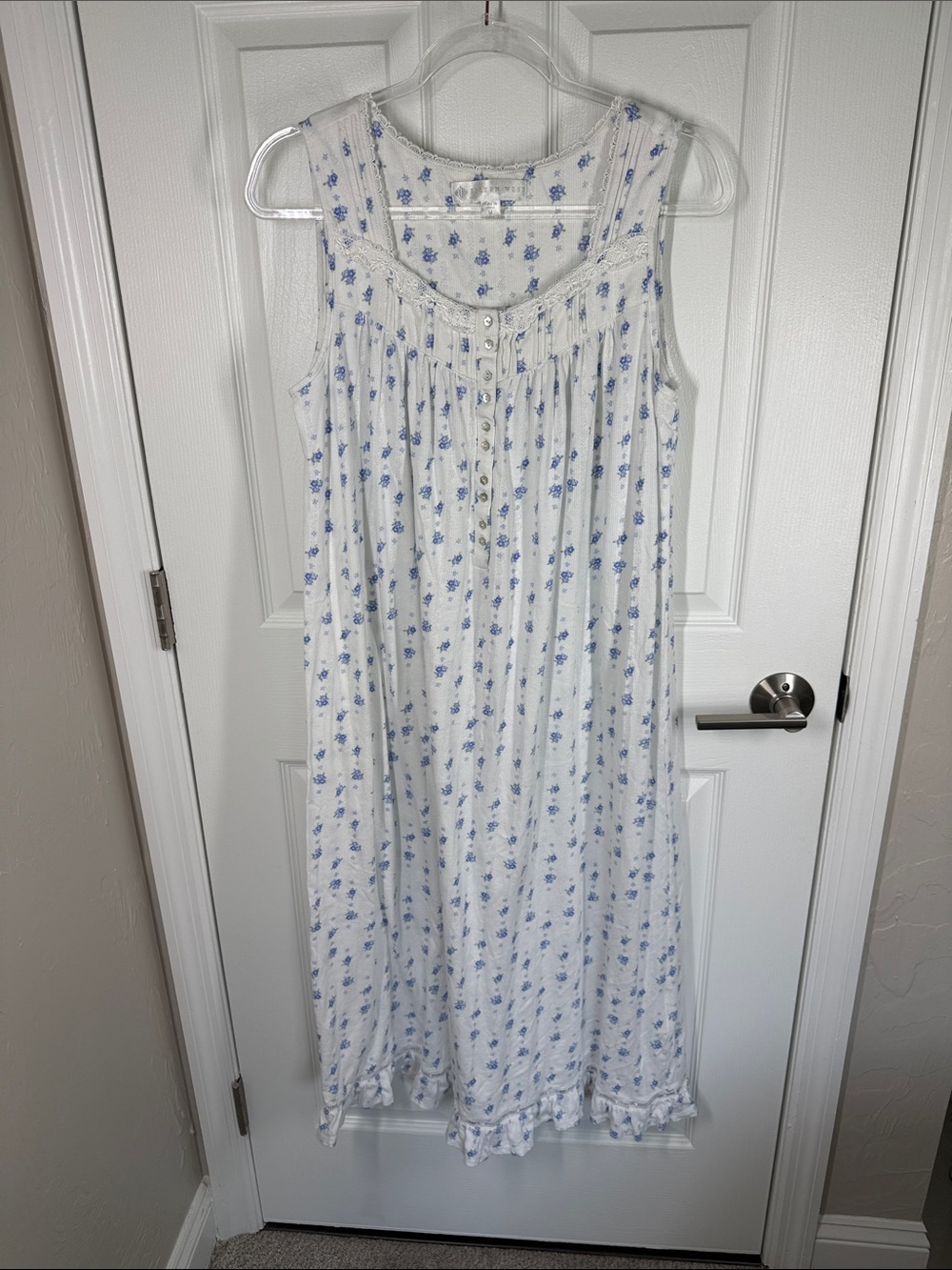 Eileen west white and blue floral sleeveless nightgown cottage core size medium